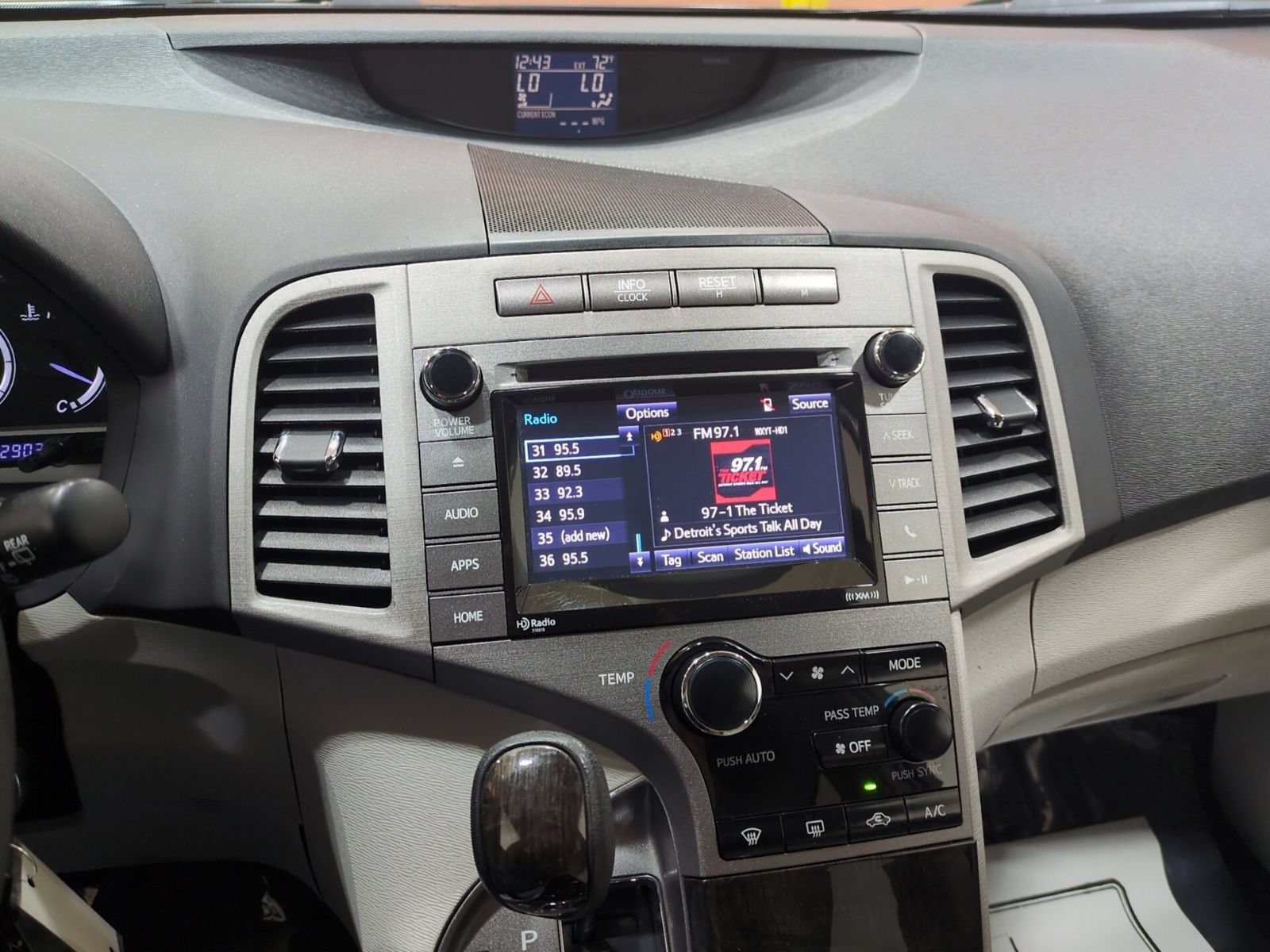 Used 2015 Toyota Venza LE FWD image 22