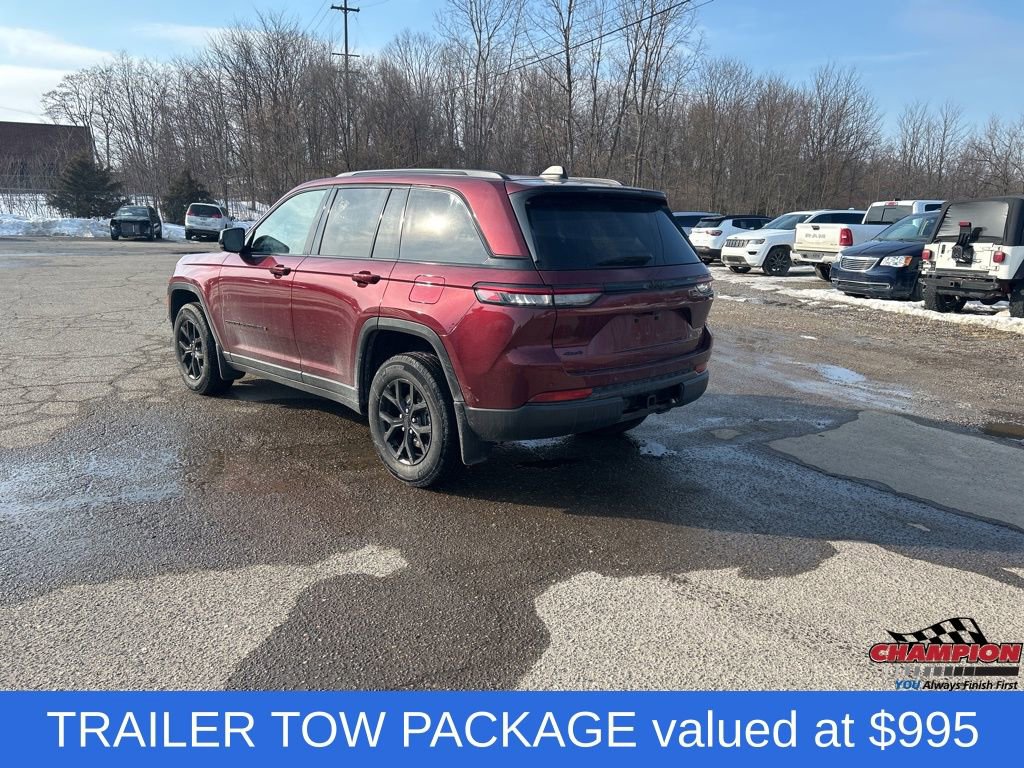 Used 2025 Jeep Grand Cherokee Altitude image 3