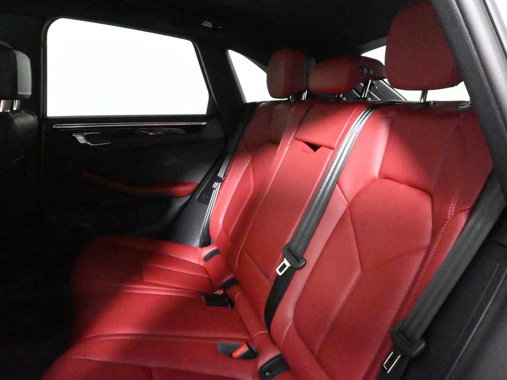 Used 2026 Porsche Macan AWD/4WD image 38