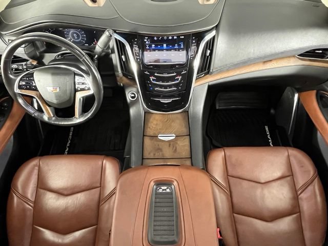 Used 2018 Cadillac Escalade Luxury AWD/4WD image 9