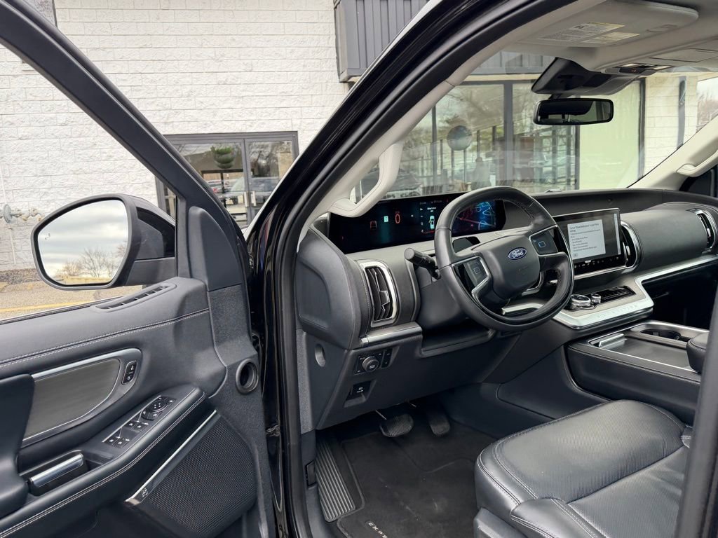 Used 2025 Ford Expedition Max Platinum AWD/4WD image 23