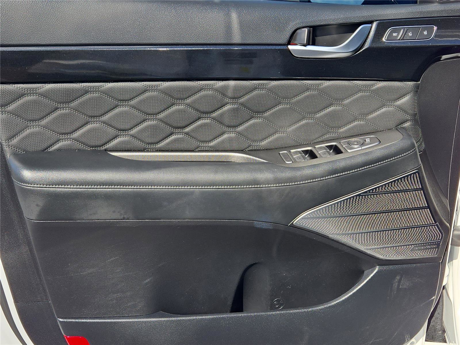 Used 2022 Hyundai Palisade Calligraphy image 13