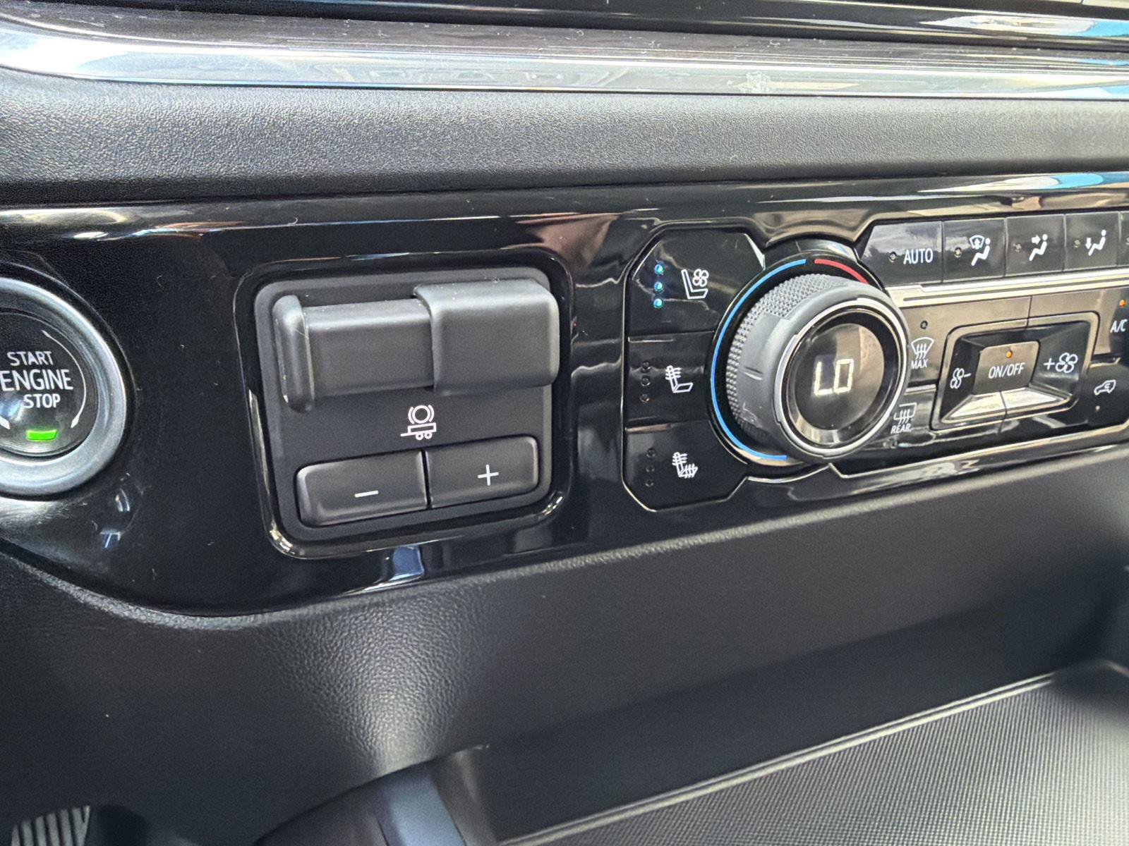 Used 2023 Chevrolet Silverado 1500 LTZ AWD/4WD image 33