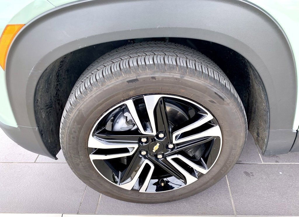 Used 2025 Chevrolet TrailBlazer LT w/ Convenience Package image 9