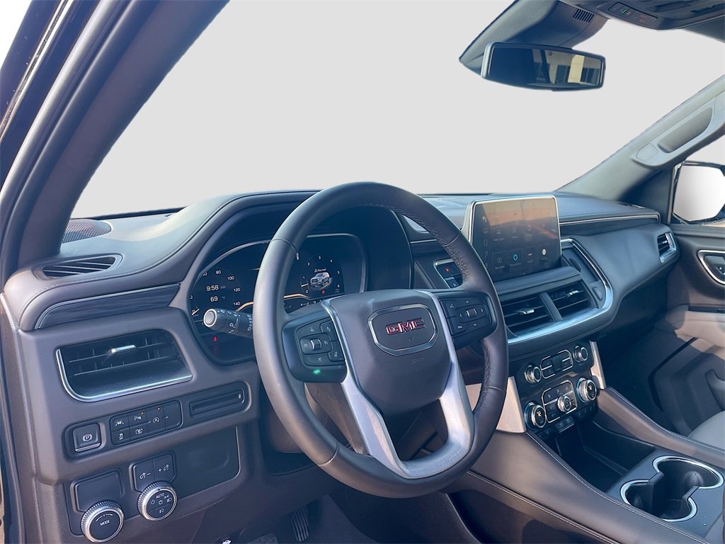 Used 2023 GMC Yukon XL SLT w/ SLT Luxury Package image 12