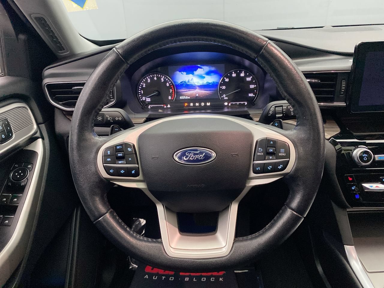 Used 2021 Ford Explorer Limited w/ Equipment Group 301A AWD/4WD image 16