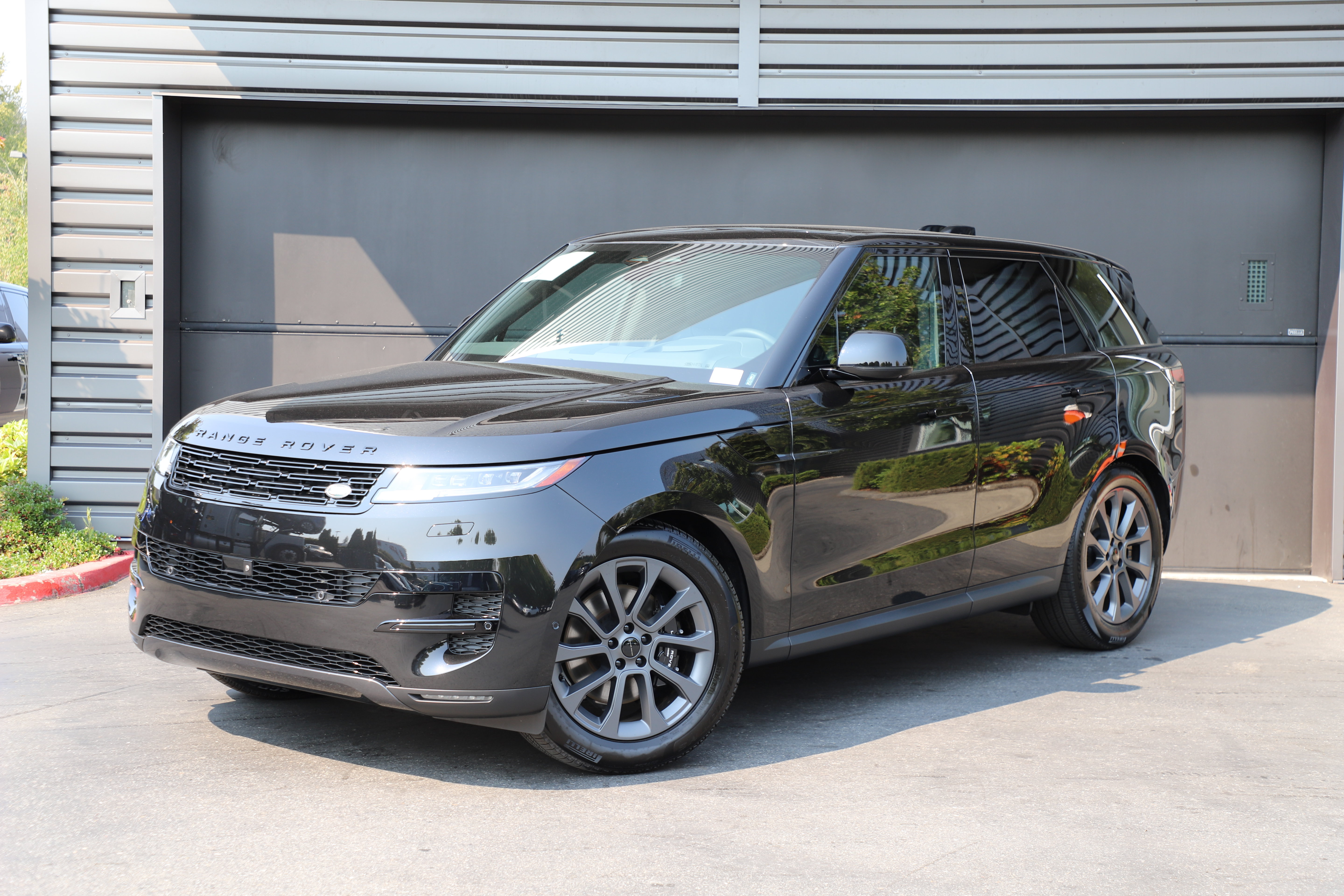 New 2026 Land Rover Range Rover Sport SE