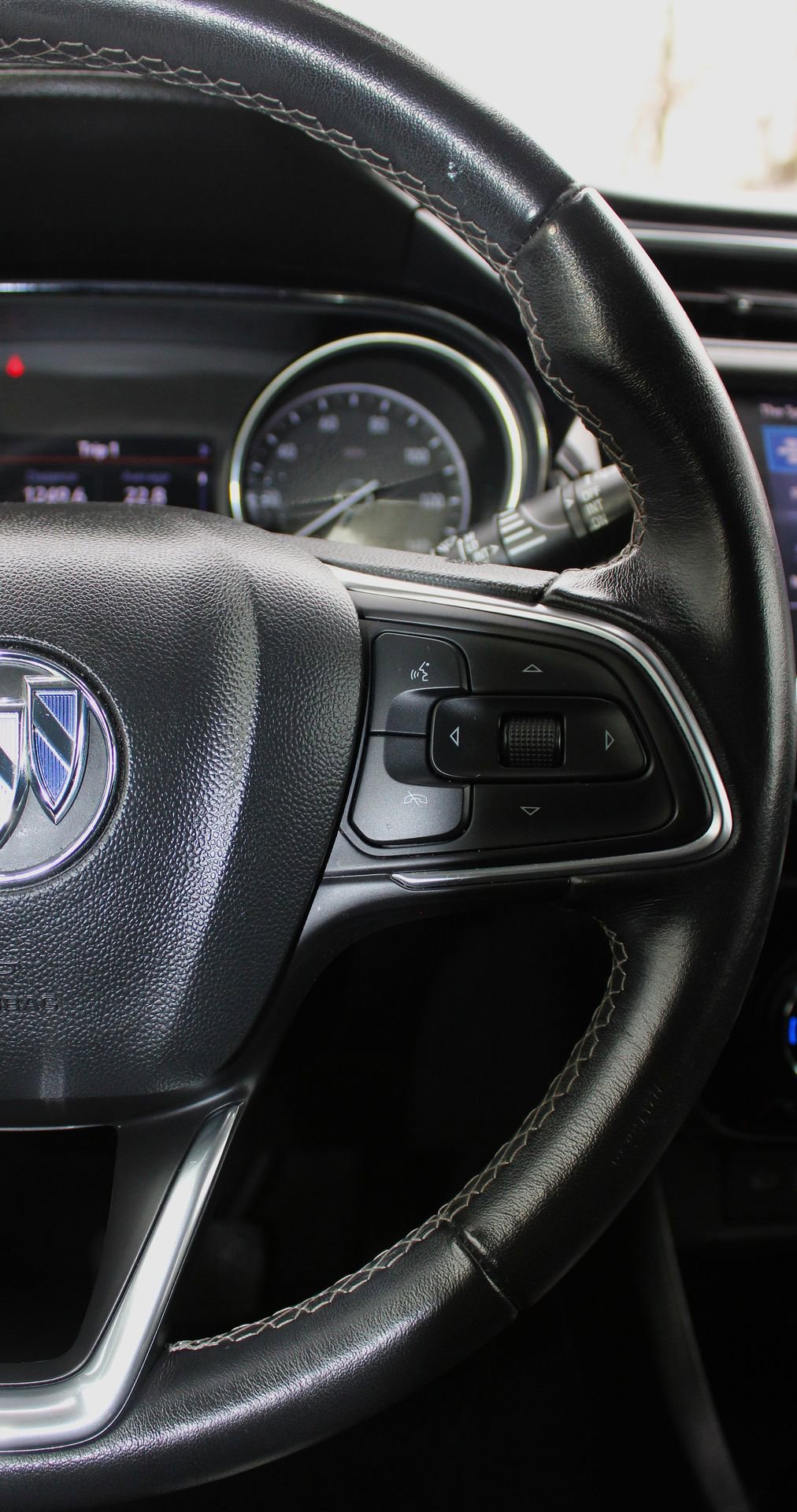 Used 2020 Buick Encore GX Select w/ Sport Touring Package image 25