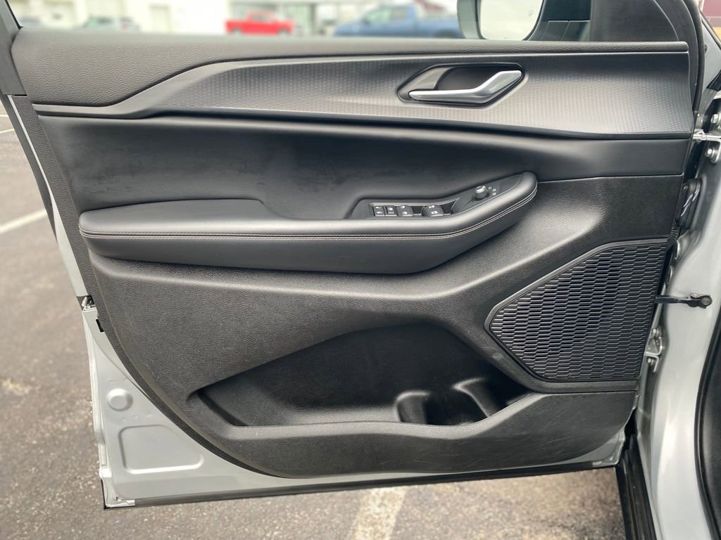 Used 2023 Jeep Grand Cherokee L Laredo image 19