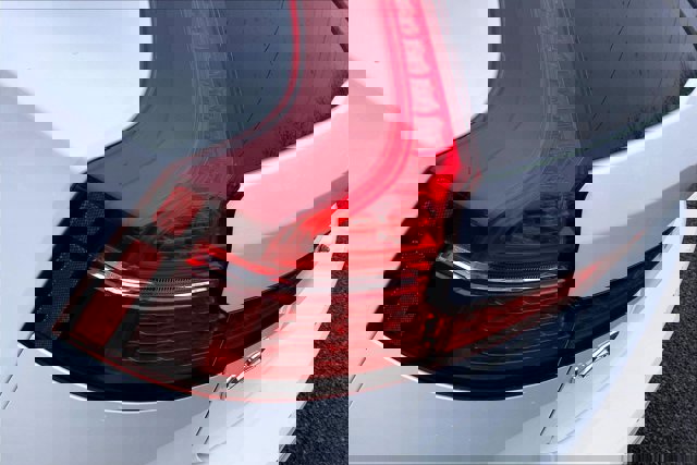 Used 2025 Volvo V60 B5 Cross Country Plus image 29