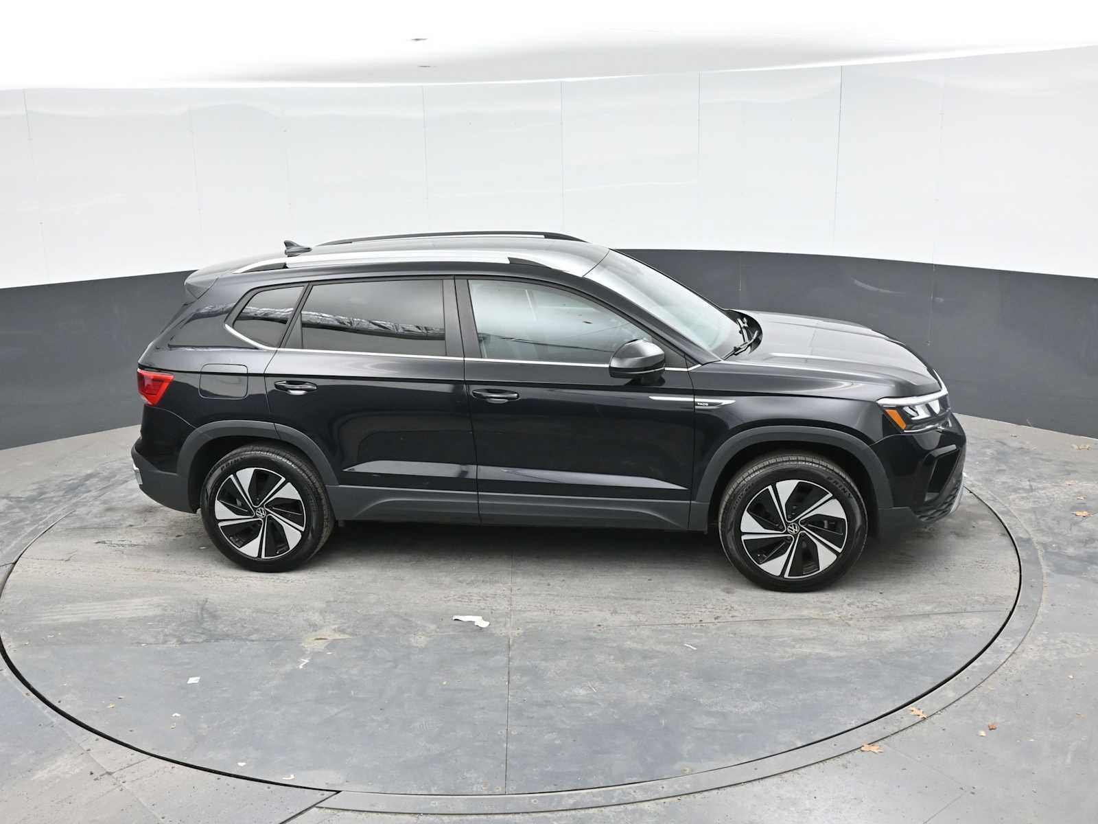 Used 2024 Volkswagen Taos SE AWD/4WD image 35