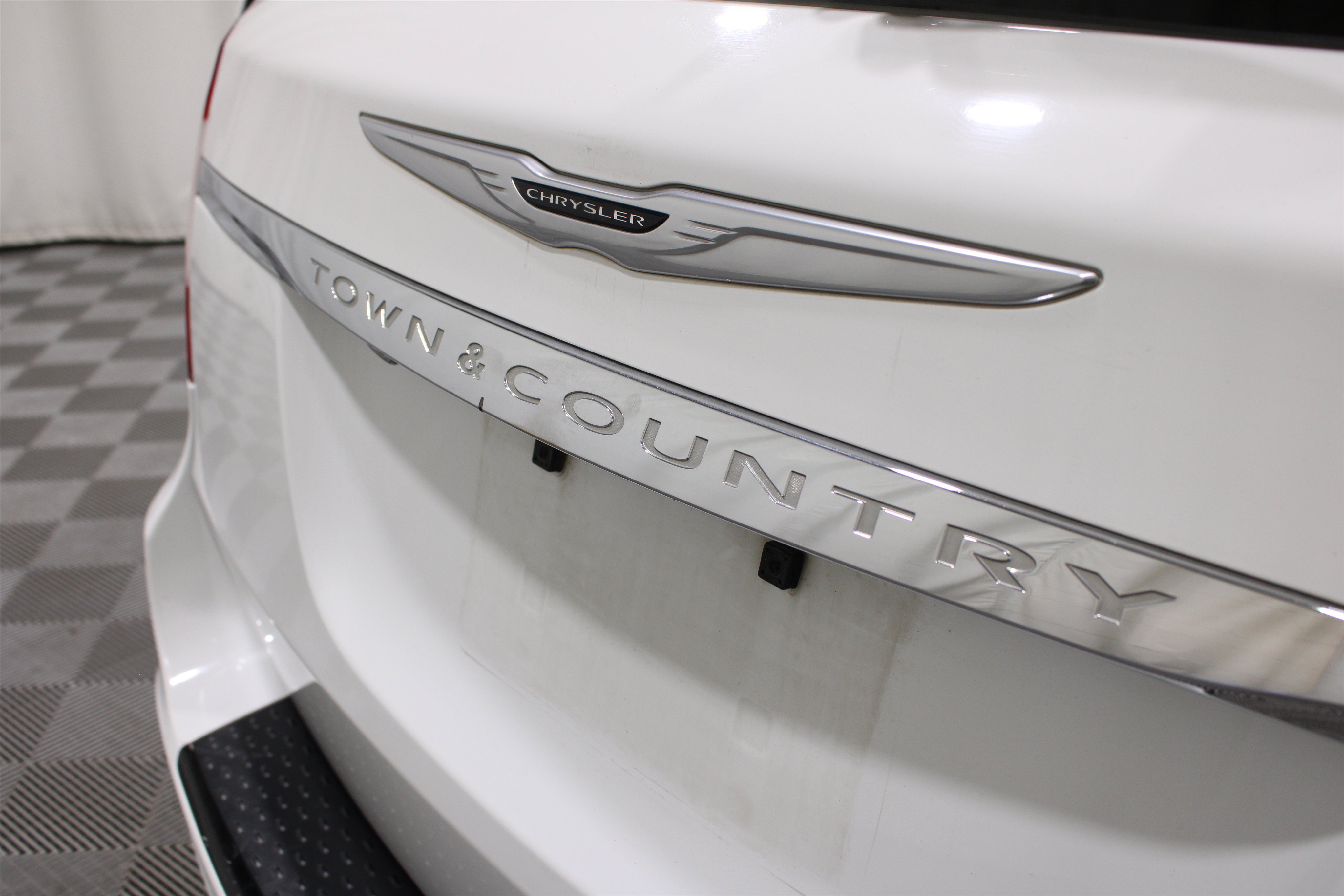 Used 2014 Chrysler Town & Country S FWD image 26