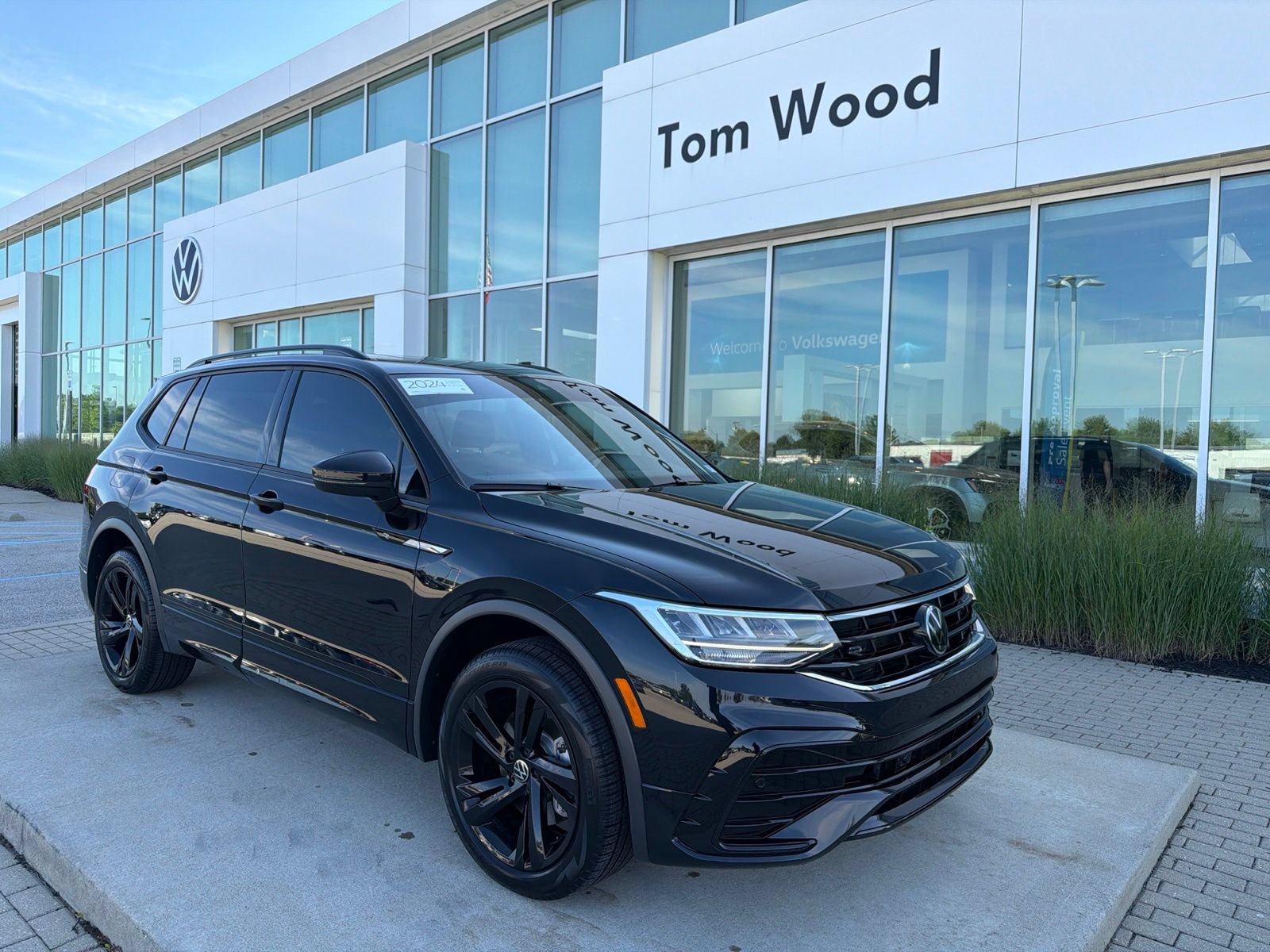 Certified 2024 Volkswagen Tiguan SE R-Line