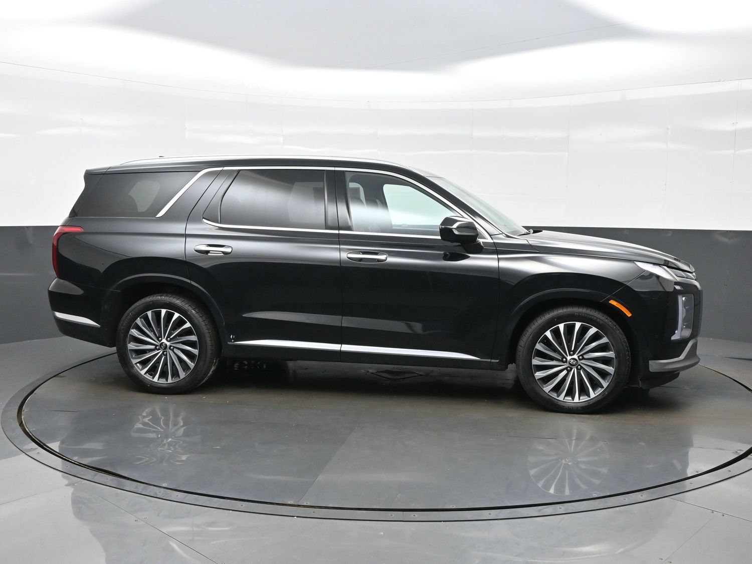 Certified 2023 Hyundai Palisade Calligraphy w/ Cargo Package AWD/4WD image 7