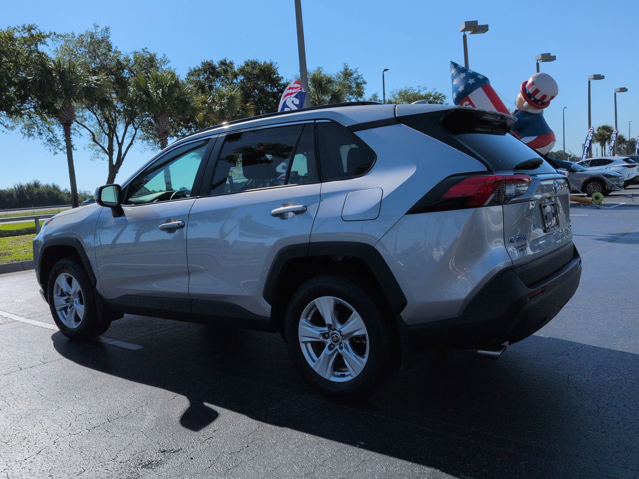Used 2021 Toyota RAV4 XLE AWD/4WD image 6