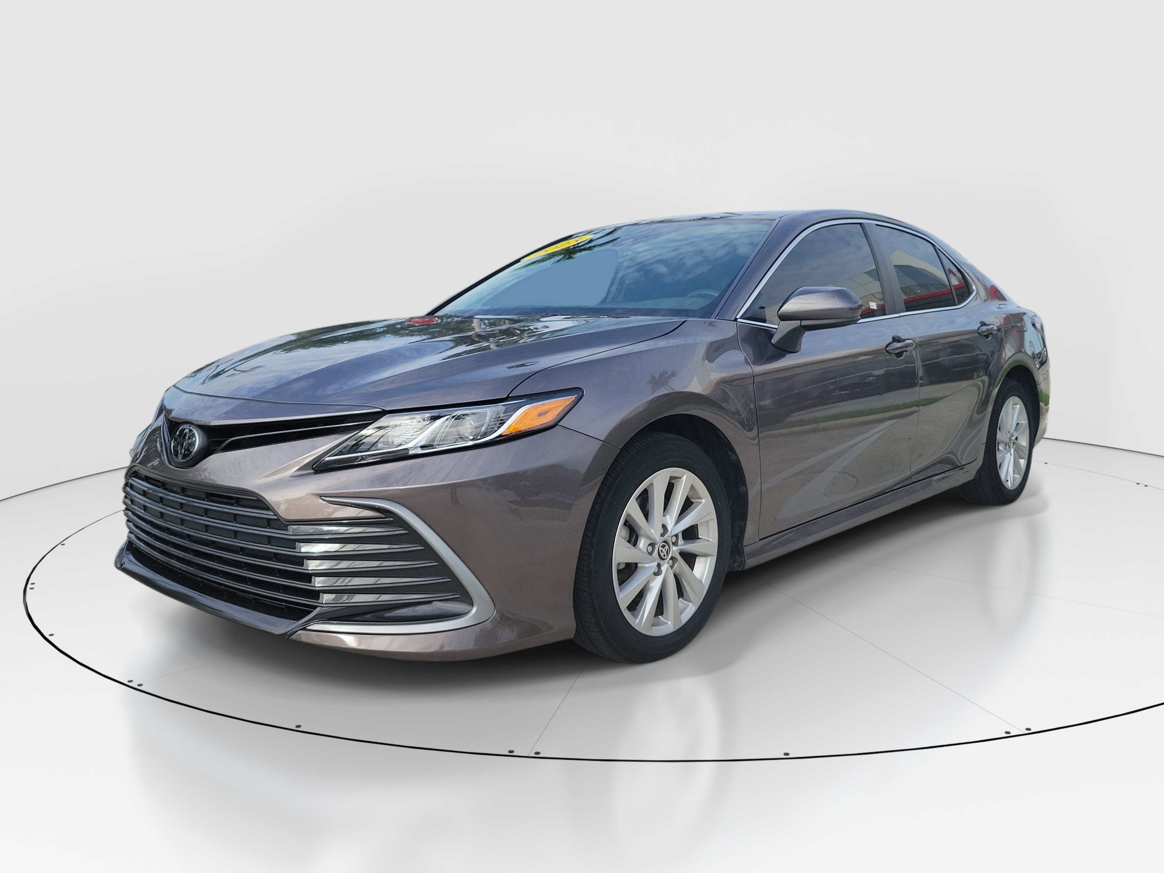 Used 2023 Toyota Camry LE FWD image 3