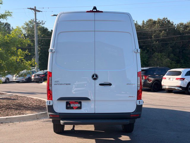 Used 2025 Mercedes-Benz Sprinter 2500 image 10