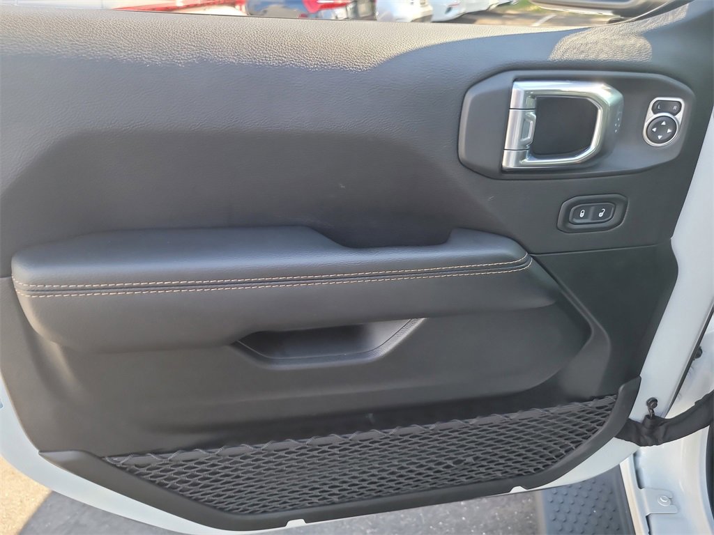 Used 2022 Jeep Wrangler Unlimited Sahara image 13