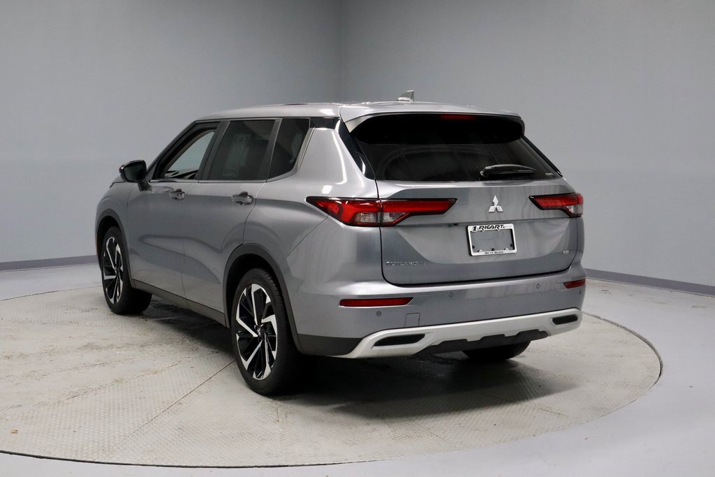 Used 2022 Mitsubishi Outlander SE image 9