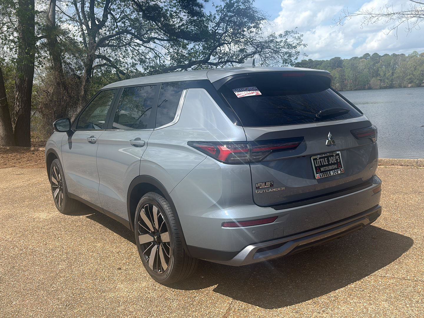 New 2026 Mitsubishi Outlander SE FWD image 8