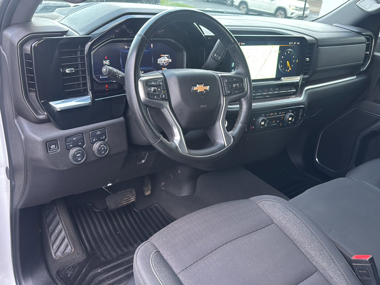 Used 2025 Chevrolet Silverado 2500 LT w/ Convenience Package image 9