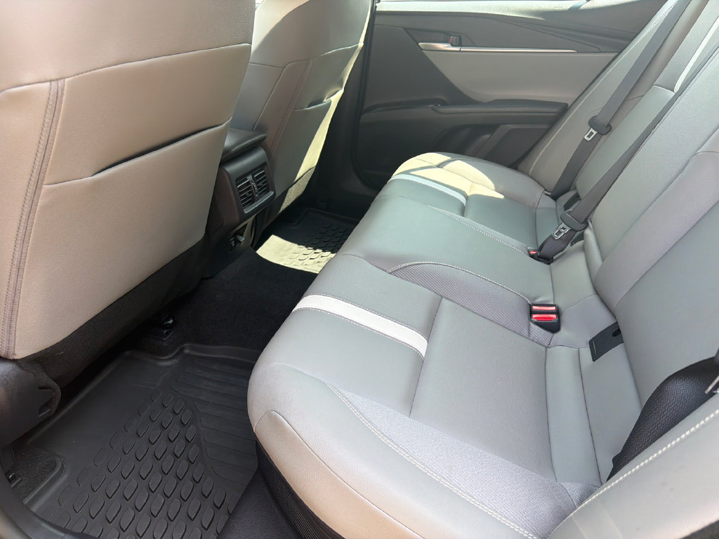 Used 2025 Toyota Camry SE w/ Convenience Package FWD image 18