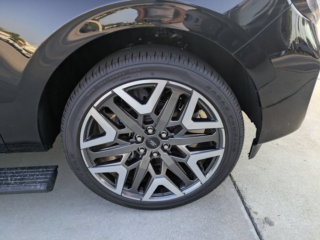 New 2026 Ford Expedition Platinum w/ Platinum Ultimate Package AWD/4WD image 10