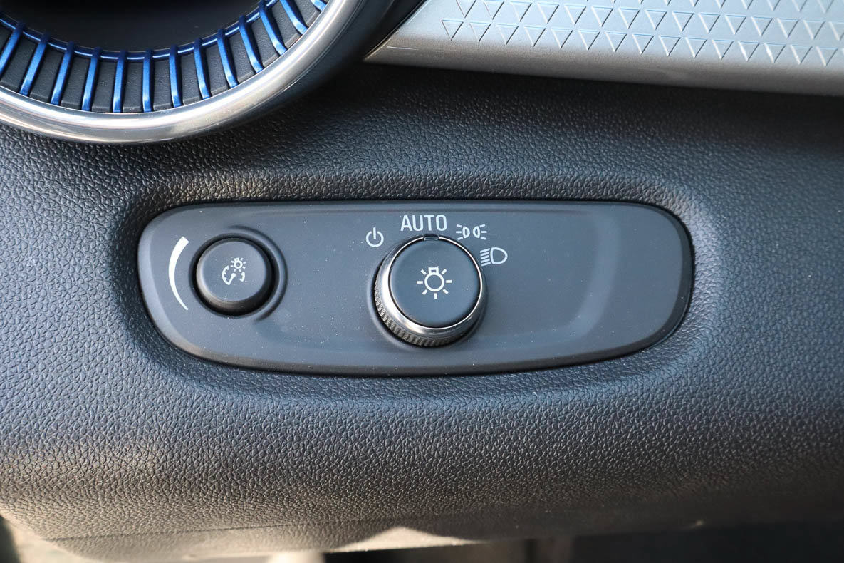 Used 2025 Chevrolet Trax LT FWD image 16