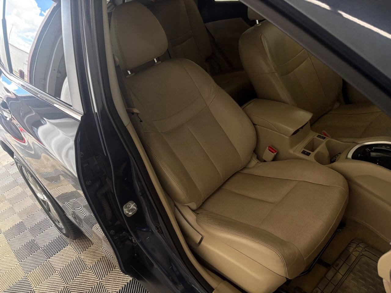 Used 2015 Nissan Rogue SL image 24