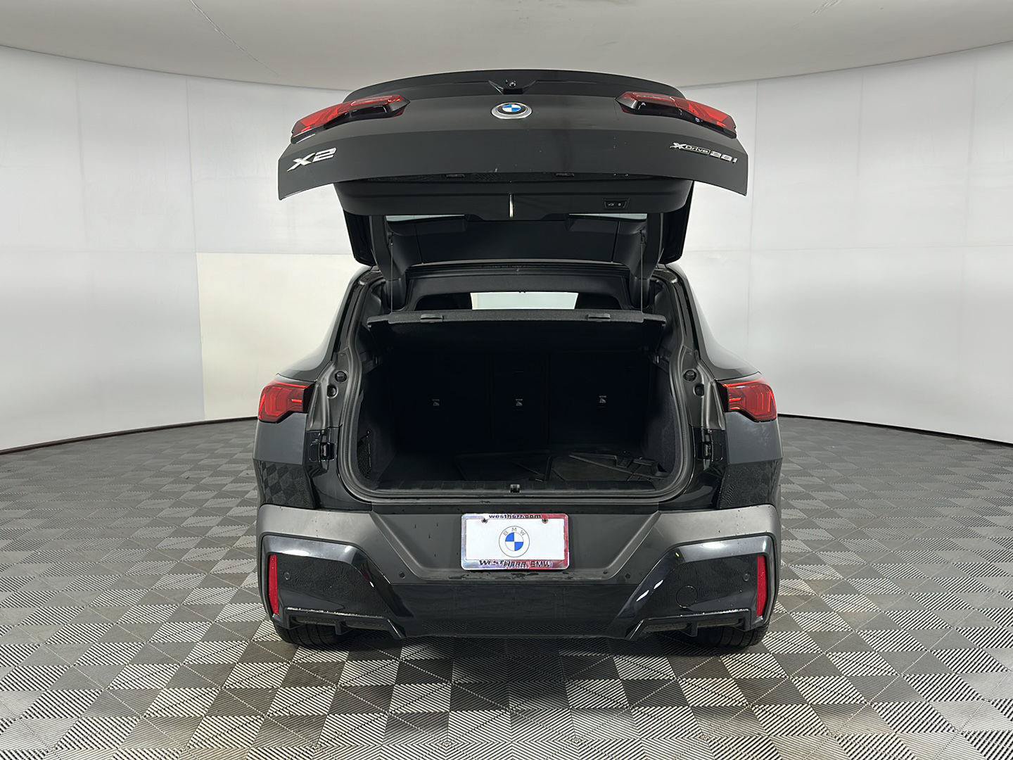 New 2026 BMW X2 xDrive28i w/ Technology Package AWD/4WD image 24