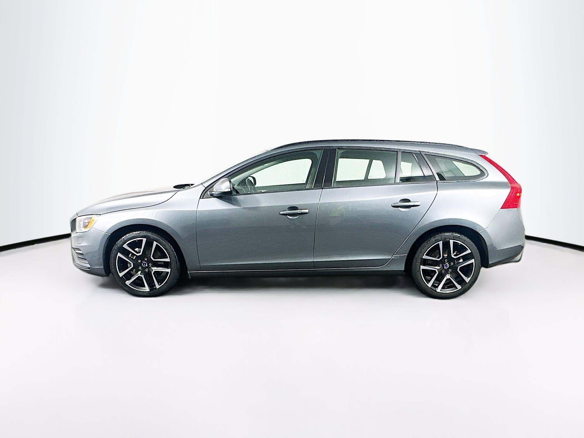 Used 2018 Volvo V60 T5 Dynamic AWD/4WD image 4