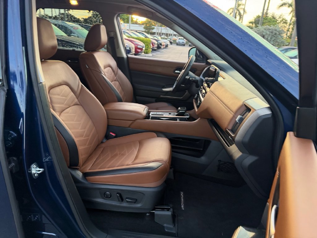 Used 2024 Nissan Pathfinder Platinum FWD image 15