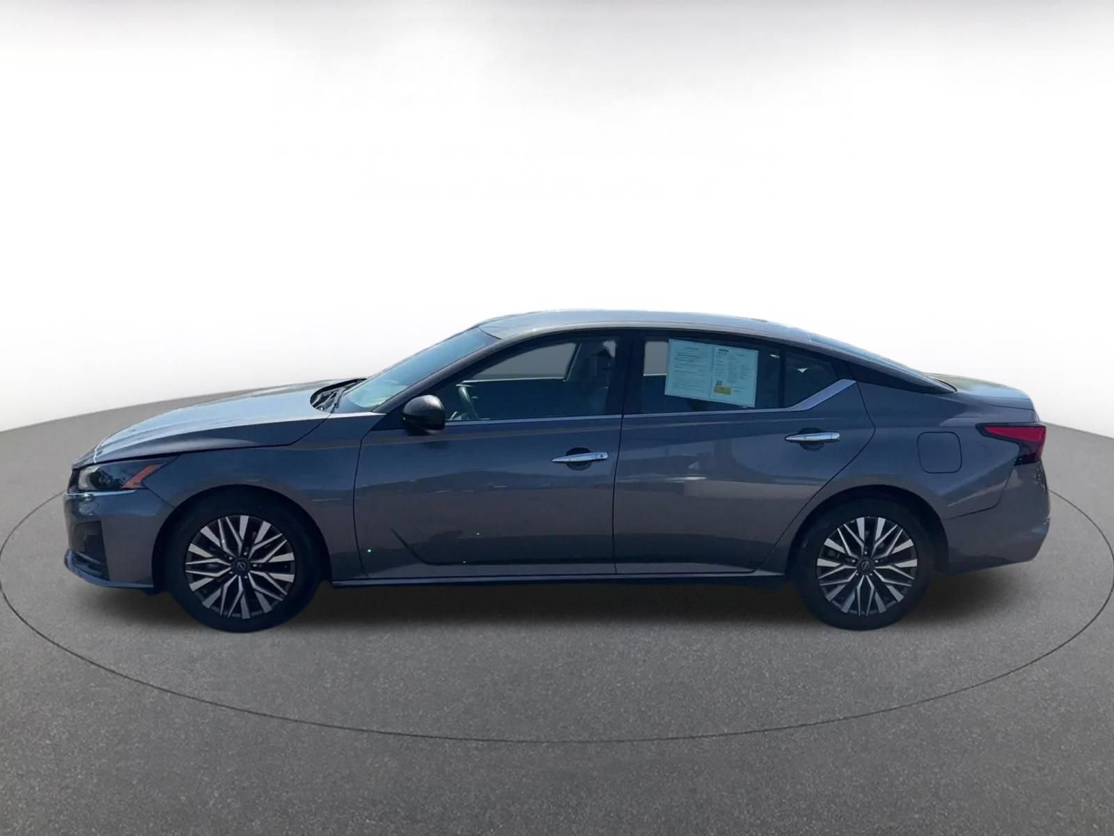 Used 2025 Nissan Altima 2.5 SV FWD image 8