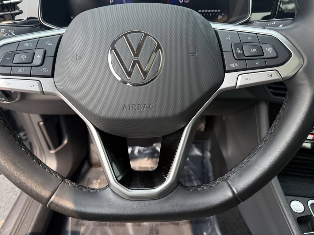 Used 2025 Volkswagen Jetta SE FWD image 19