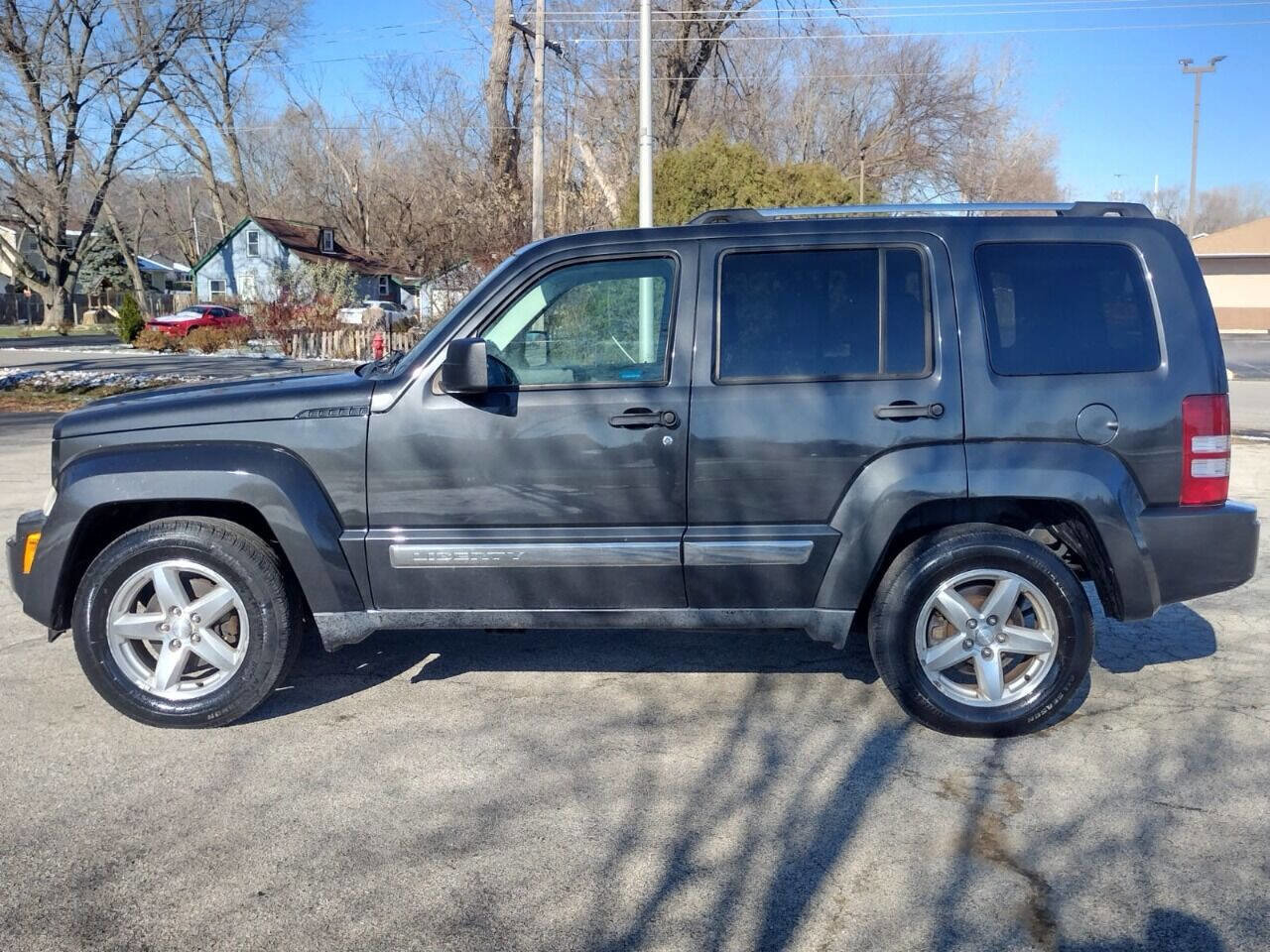 Used 2011 Jeep Liberty Limited w/ Tire & Wheel Group image 5