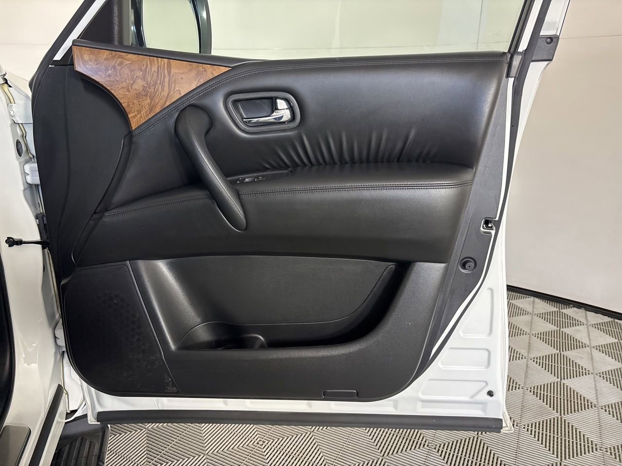 Used 2021 Nissan Armada SL w/ Captain's Chairs Package image 31