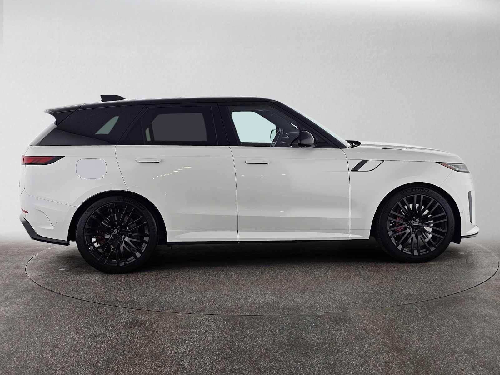 Used 2026 Land Rover Range Rover Sport SV AWD/4WD image 6