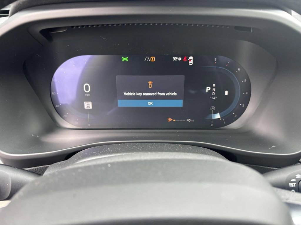 Used 2025 Volvo XC40 B5 Plus w/ Protection Package Premier image 15