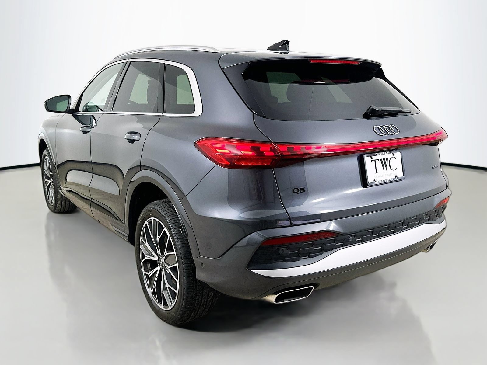 Used 2025 Audi Q5 Premium Plus w/ Premium Plus AWD/4WD image 7