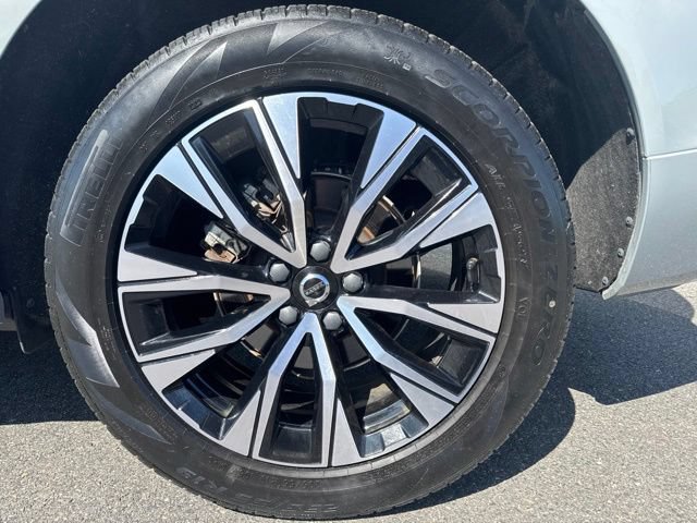 Used 2024 Volvo XC60 B5 Core w/ Protection Package Premier AWD/4WD image 9