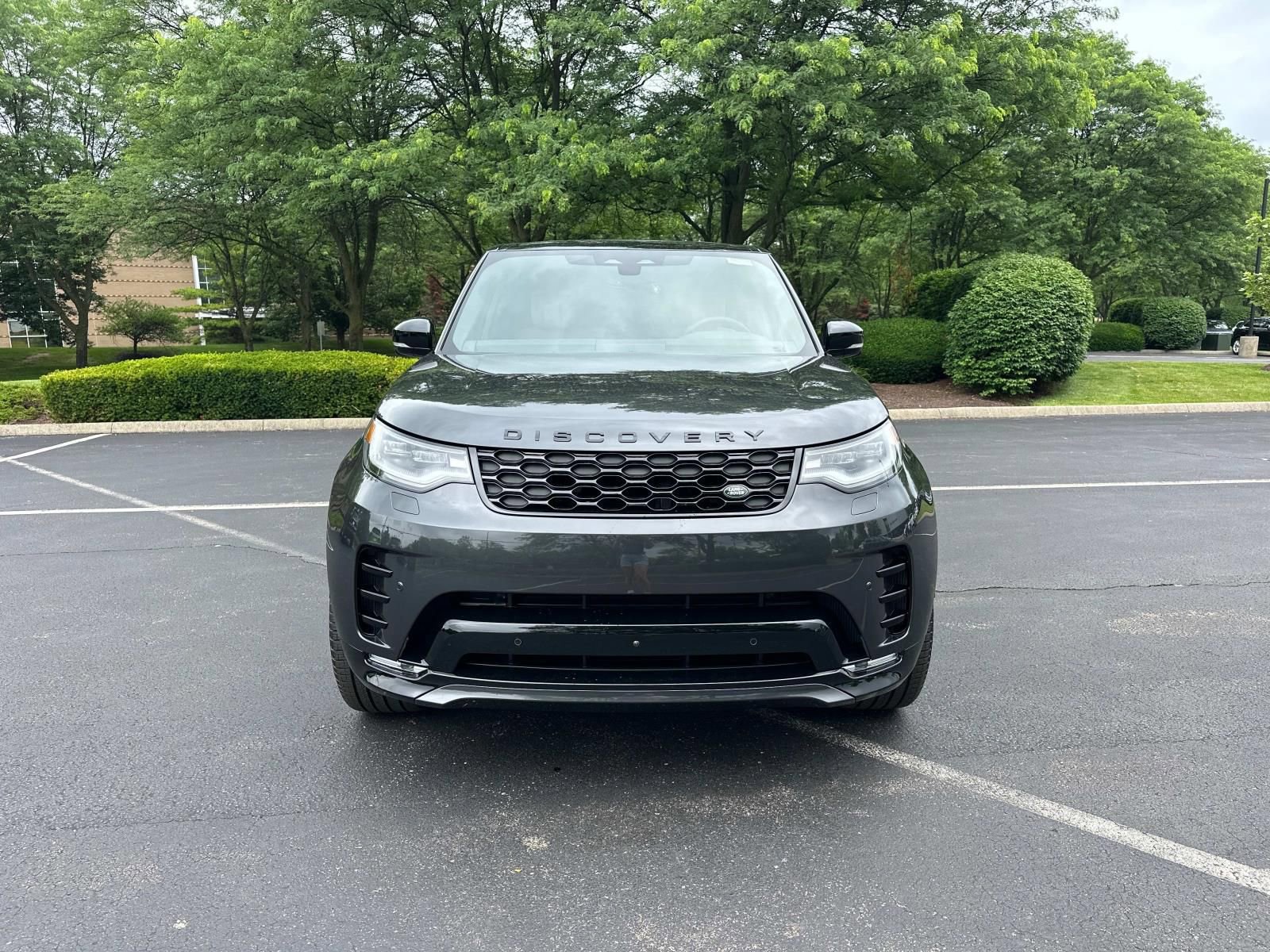 Used 2025 Land Rover Discovery Dynamic SE image 2