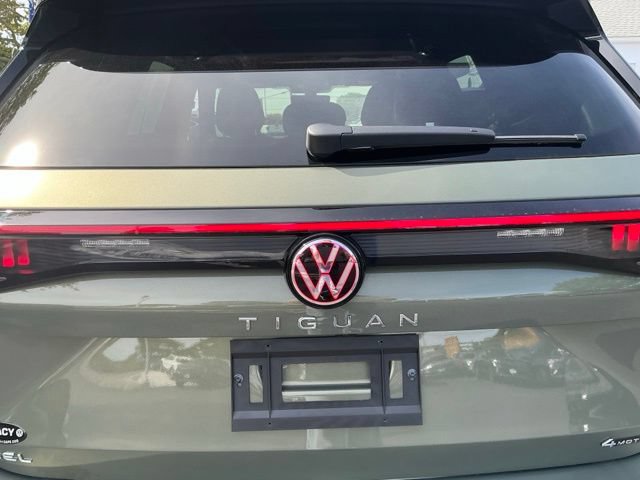 Certified 2025 Volkswagen Tiguan SEL R-Line AWD/4WD image 22