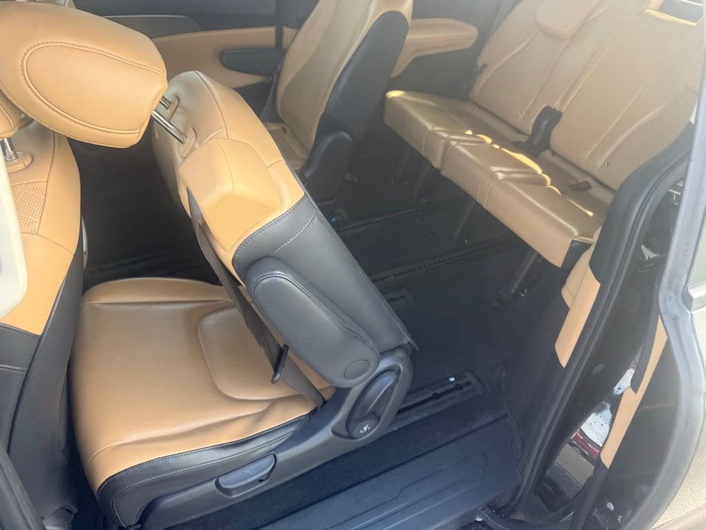 Used 2024 Kia Carnival LX FWD image 27