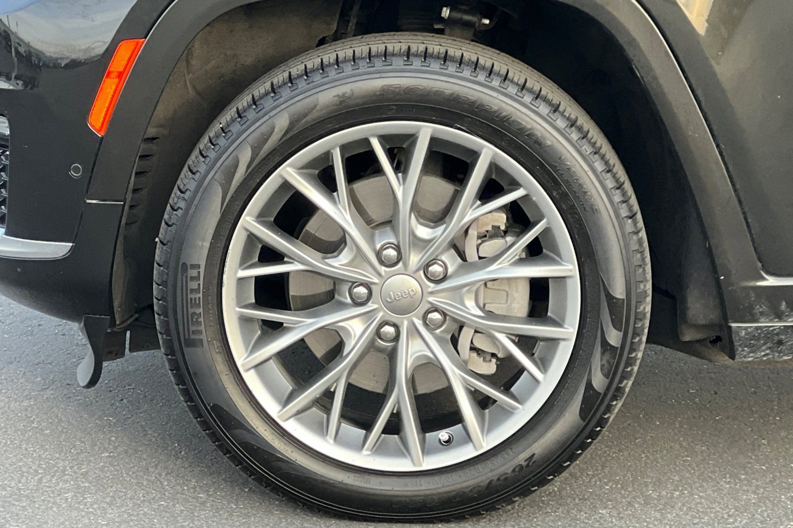 Used 2023 Jeep Grand Cherokee L Summit w/ Advanced Protech Group IV image 29