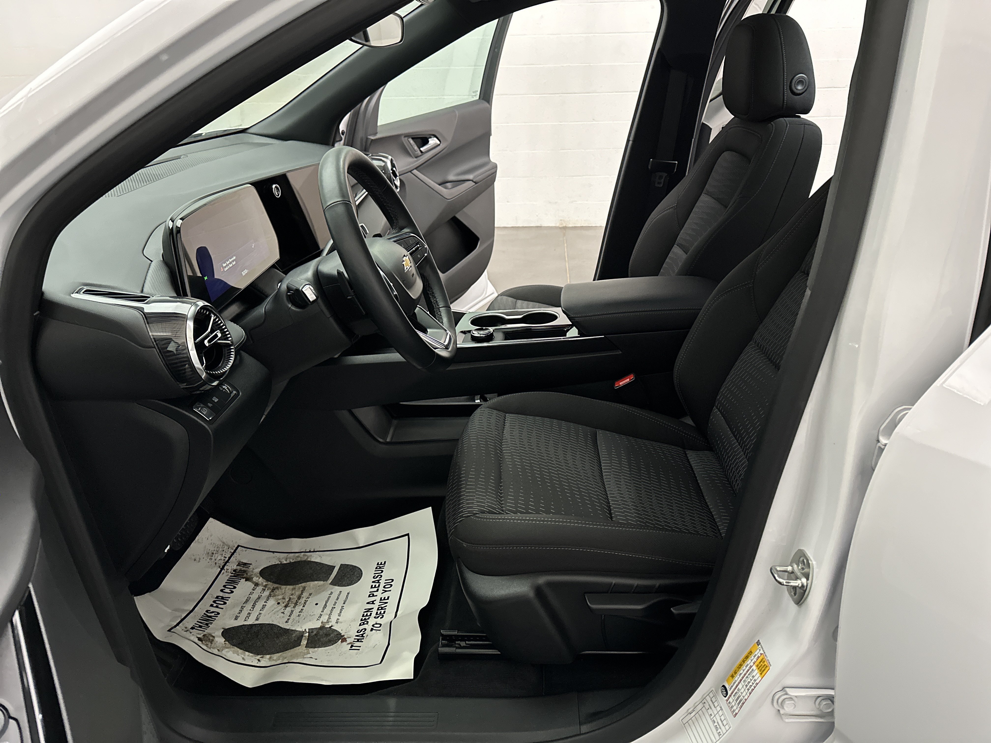Used 2026 Chevrolet Equinox LT FWD image 16