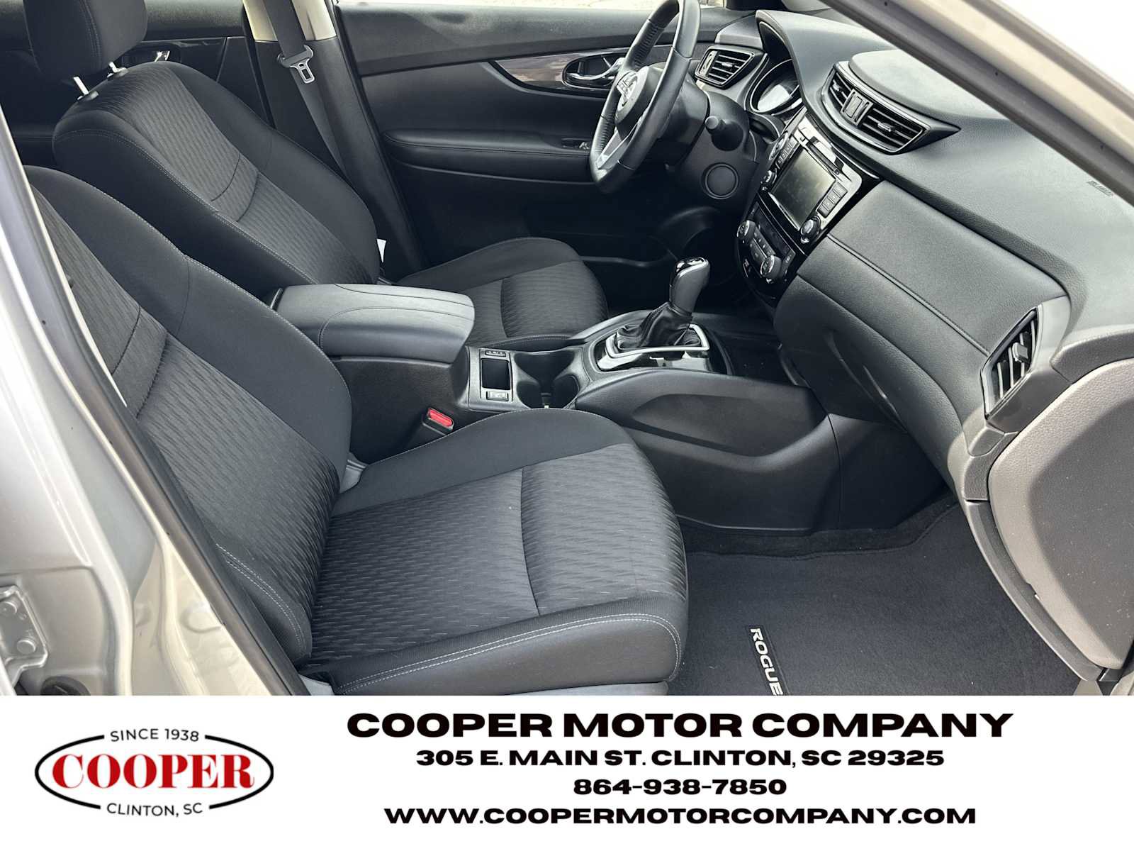 Used 2018 Nissan Rogue SV w/ Premium Package image 13