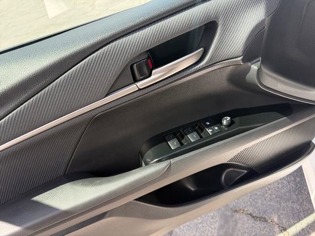 Used 2025 Toyota Camry SE image 11