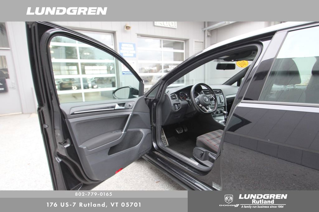 Used 2017 Volkswagen Golf 4-Door image 11