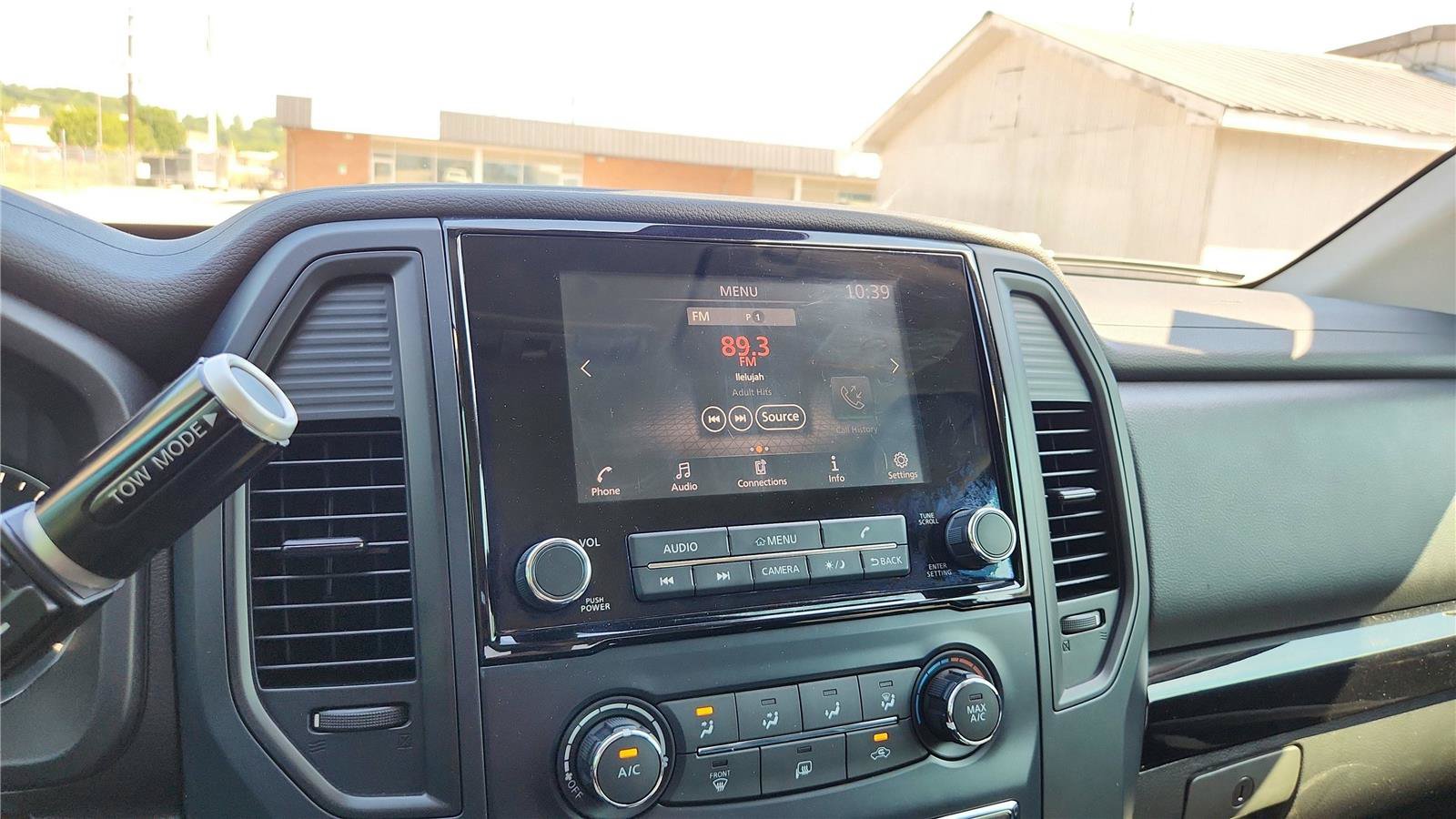Used 2022 Nissan Titan SV AWD/4WD image 27
