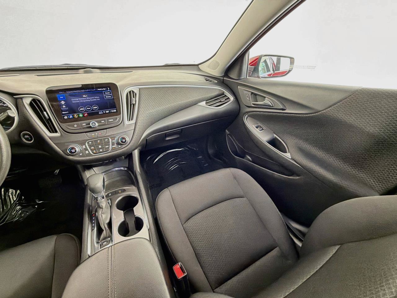 Used 2024 Chevrolet Malibu LT FWD image 12